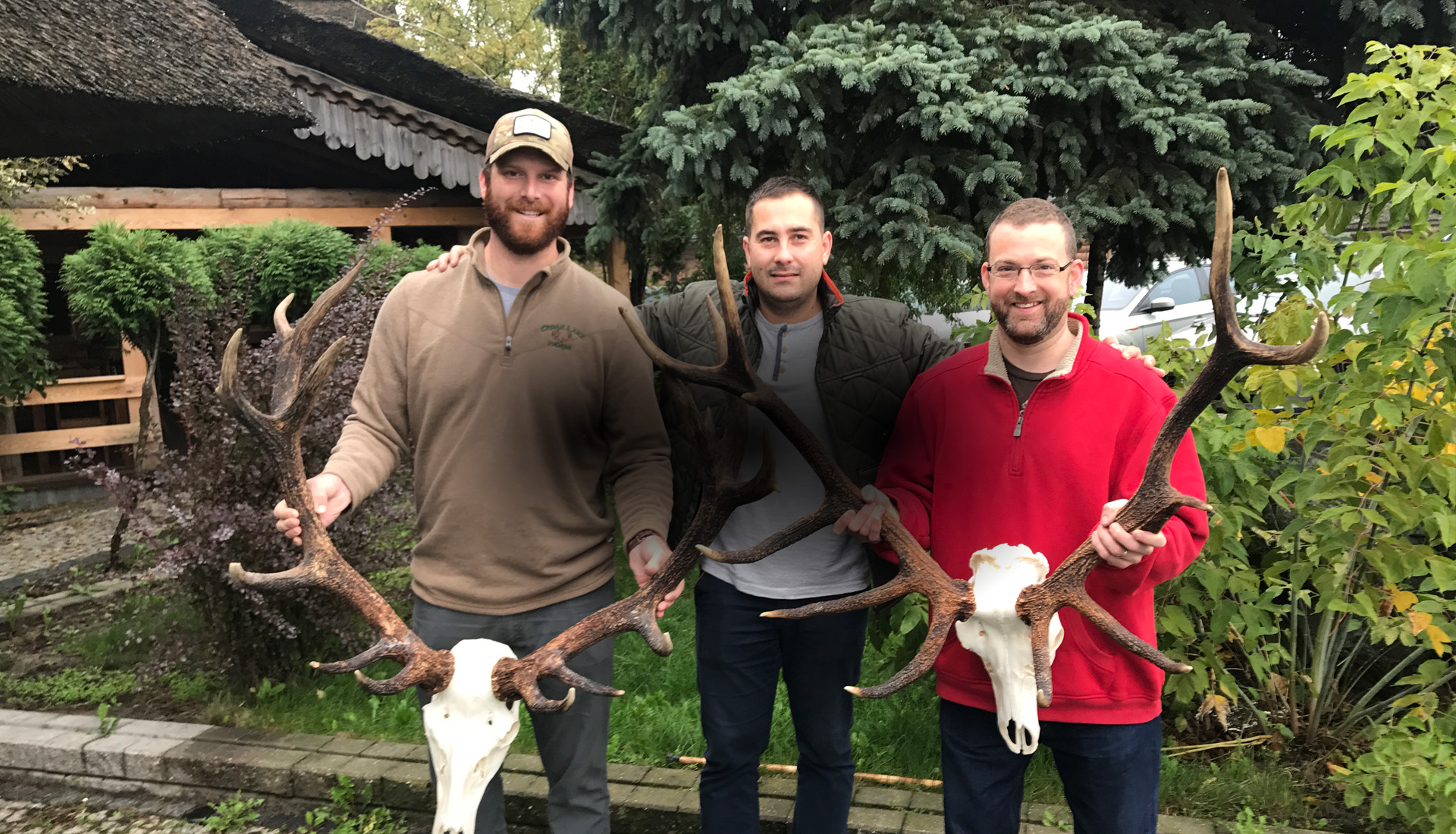 2 hunters from USA with their stags